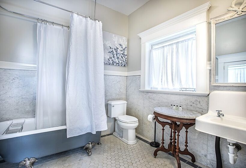 Katy House Bed And Breakfast