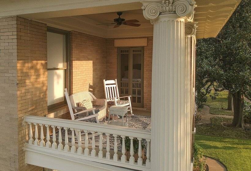 Katy House Bed And Breakfast