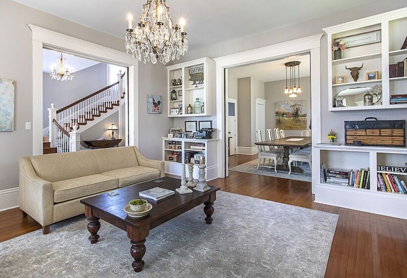 Katy House Bed And Breakfast