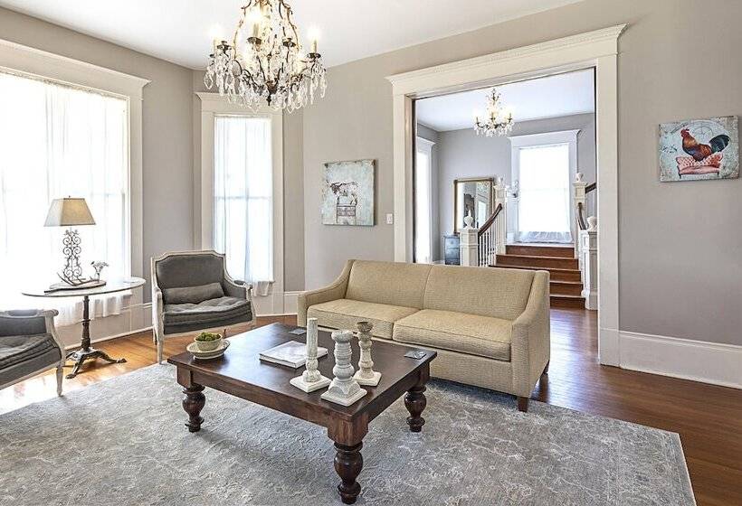 Katy House Bed And Breakfast