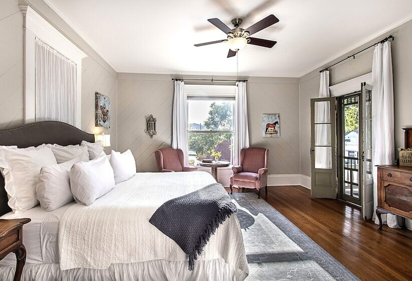 Katy House Bed And Breakfast