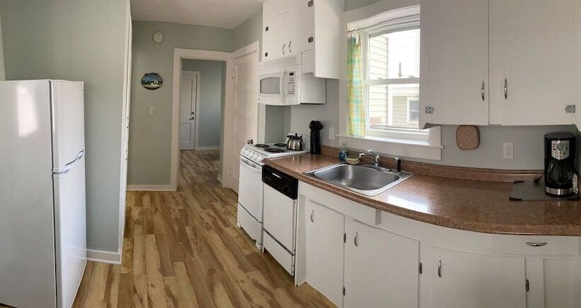 Moontide Motel Cabins & Apartments