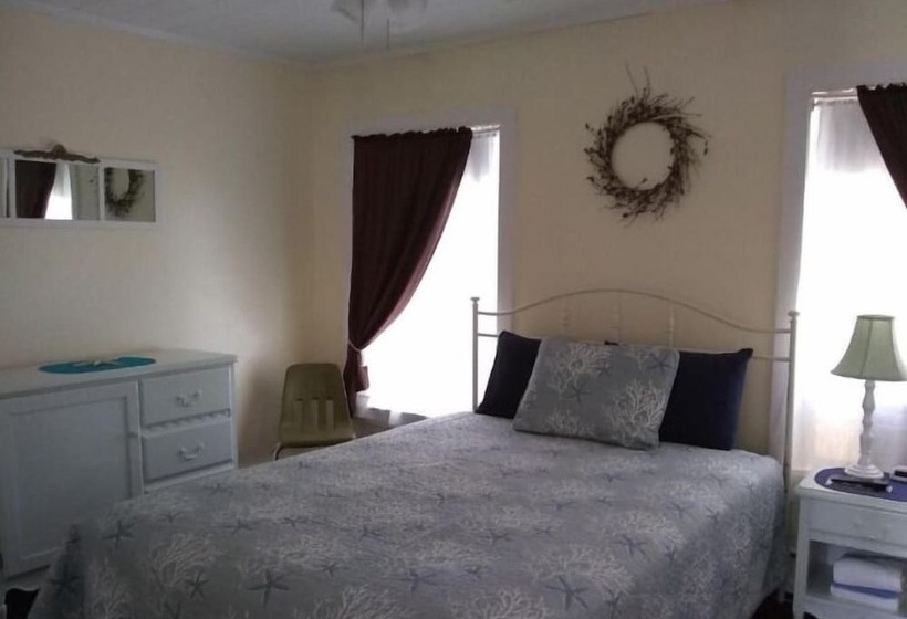 Moontide Motel Cabins & Apartments