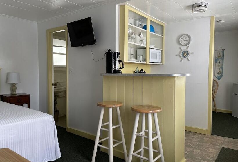 Moontide Motel Cabins & Apartments