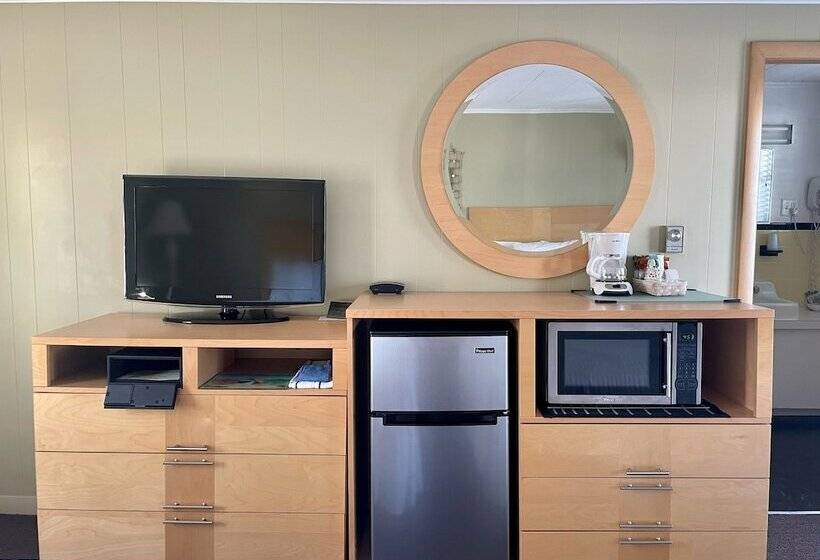 Moontide Motel Cabins & Apartments