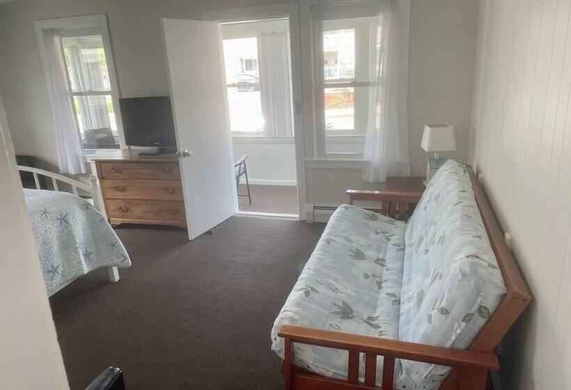 Moontide Motel Cabins & Apartments