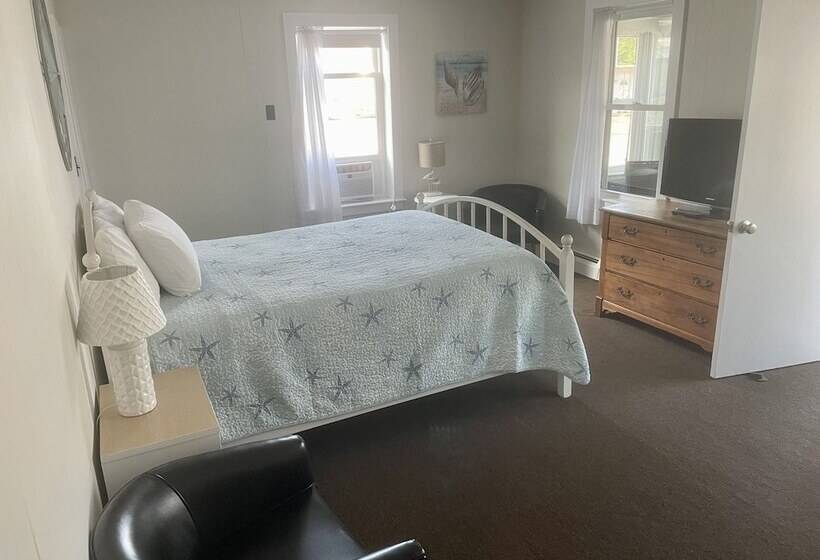 Moontide Motel Cabins & Apartments