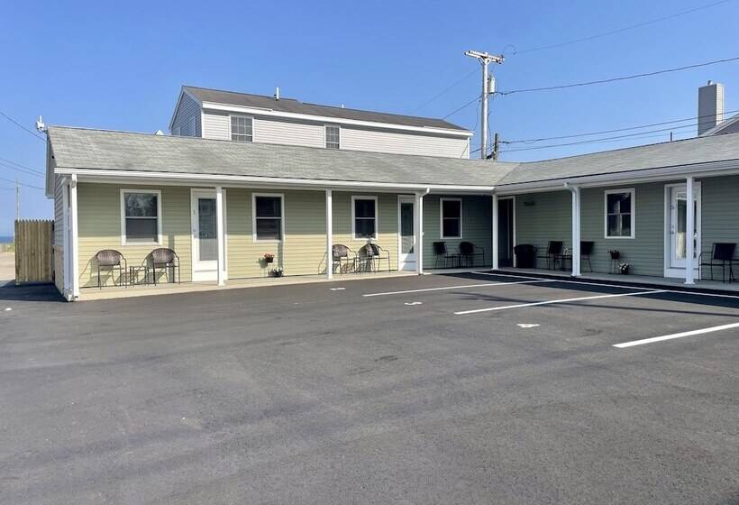 Moontide Motel Cabins & Apartments