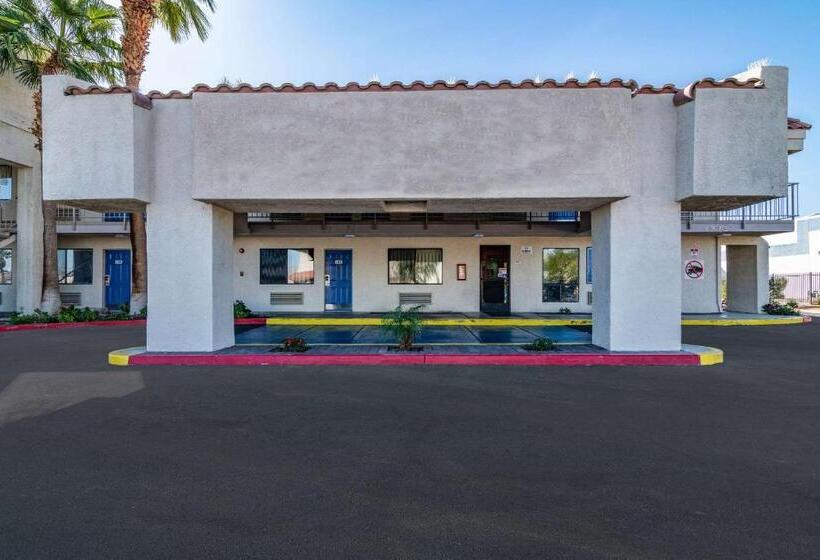 Отель Rodeway Inn & Suites Thousand Palms Rancho Mirage