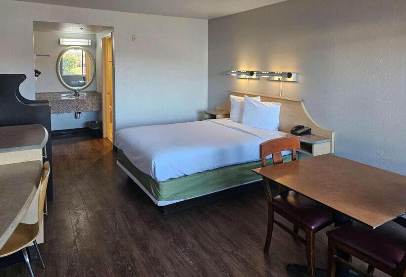 Отель Rodeway Inn & Suites Thousand Palms Rancho Mirage