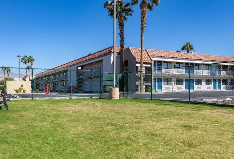 Отель Rodeway Inn & Suites Thousand Palms Rancho Mirage