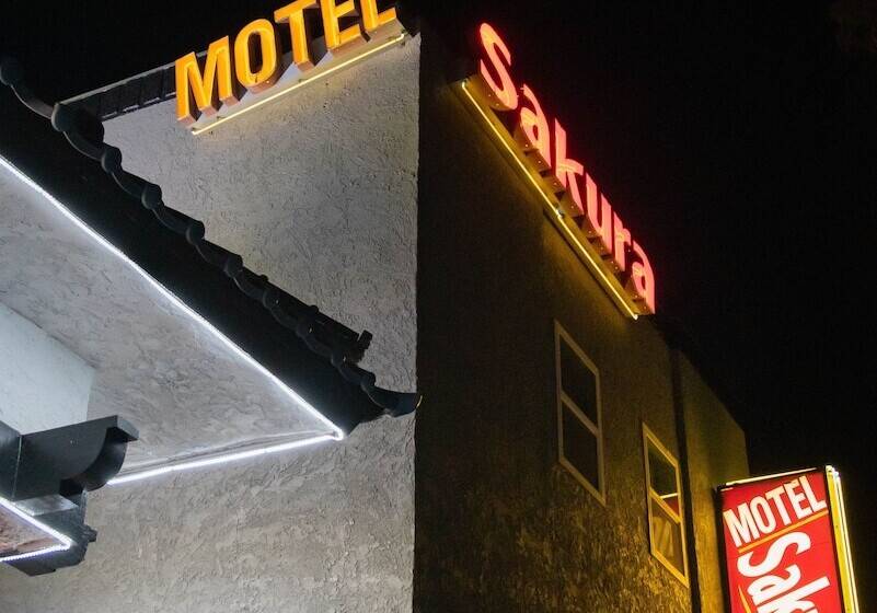 فندق على الطريق Sakura Inn