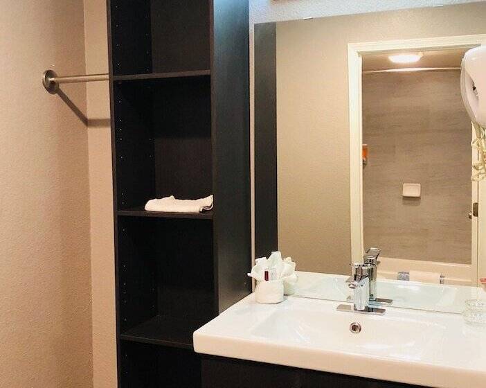 فندق على الطريق Sakura Inn