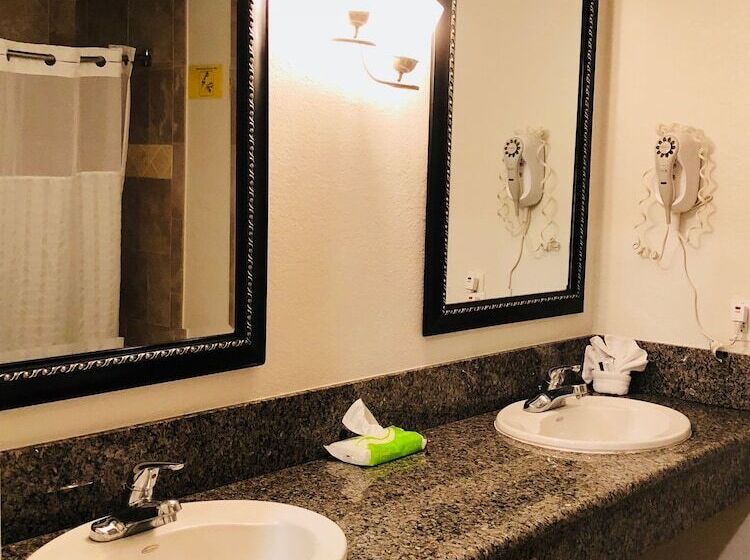 فندق على الطريق Sakura Inn