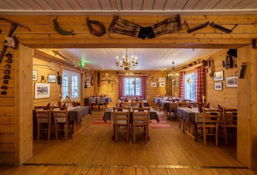 Santa S Little Village   Hotel Uitonniemi