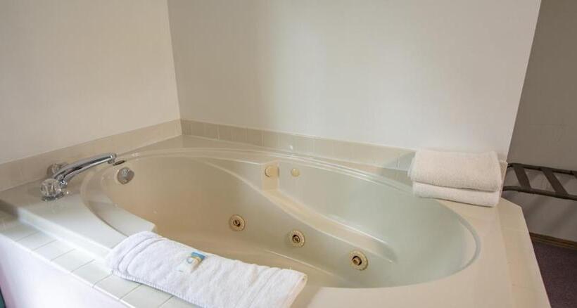 منتجع Ridges Inn & Suites