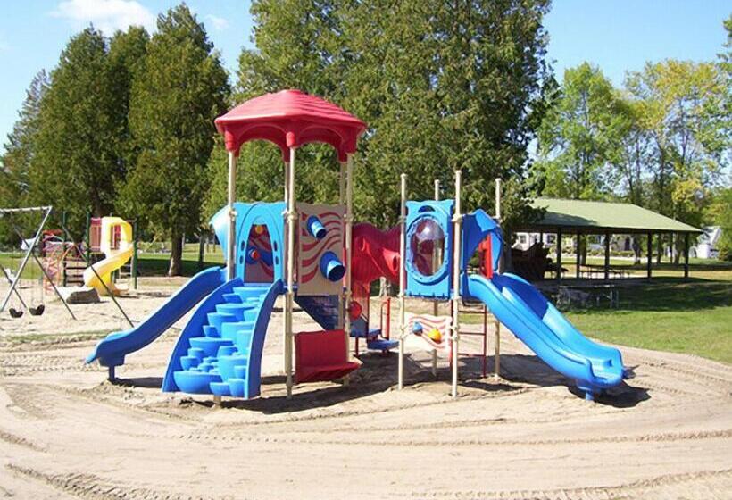 渡假胜地  Square Rigger Lodge