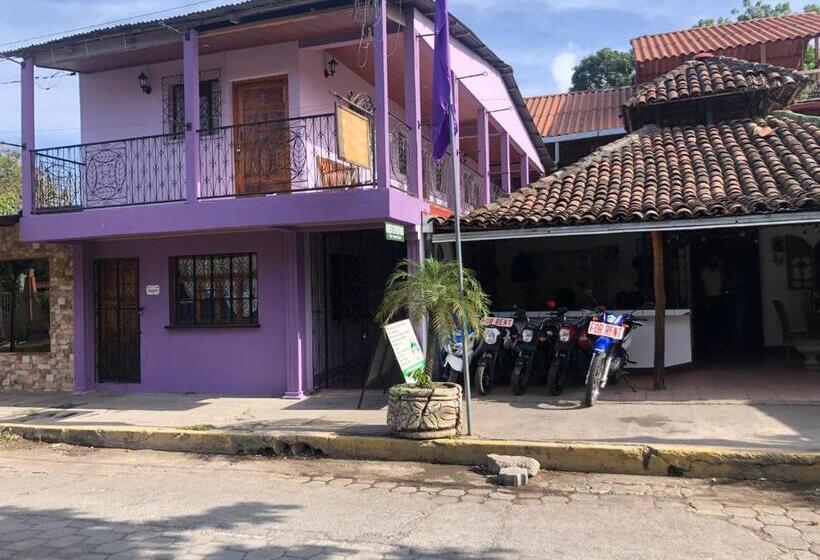 The Landing Hotel And Restaurant