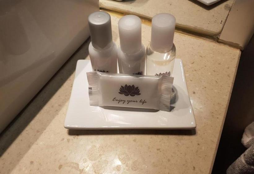 Travellers Pearl By Storytellers