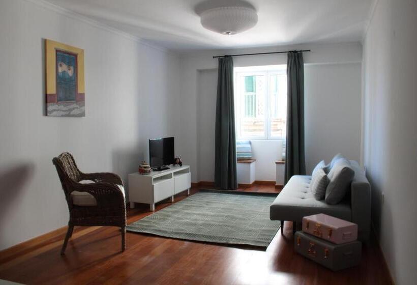 Travellers Pearl By Storytellers