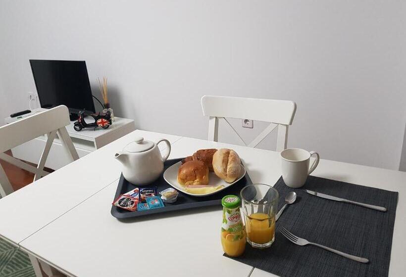 Travellers Pearl By Storytellers