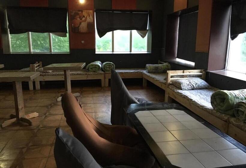 هاستل Baron Munchausen Guest House