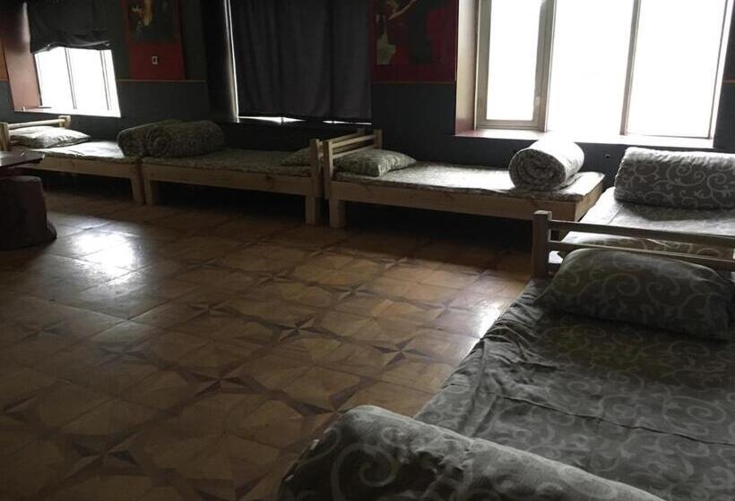 هاستل Baron Munchausen Guest House