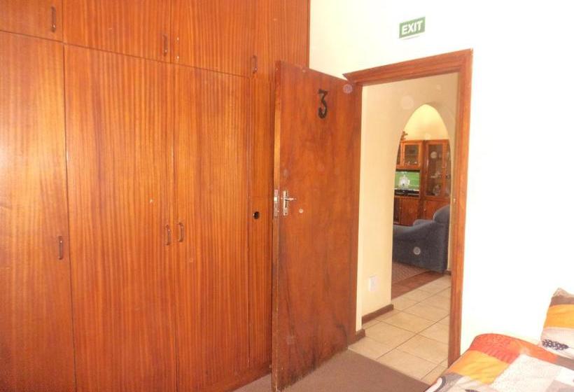 Hostel Skippers Backpackers Cc