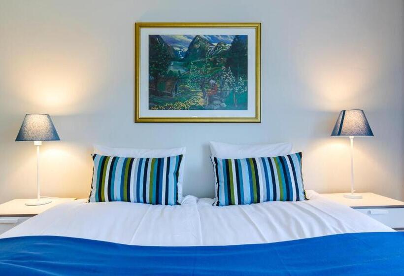 הוסטל Slottet Apartments