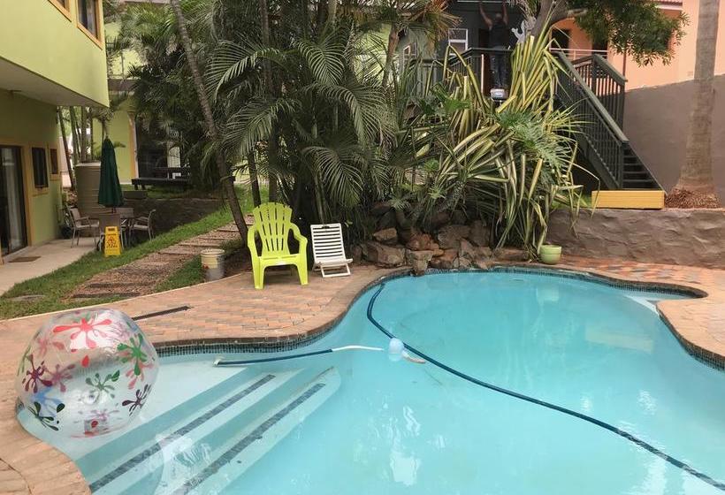 تختخواب و صبحانه Pine Cottages