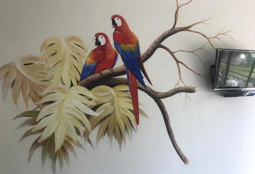 تختخواب و صبحانه Pine Cottages