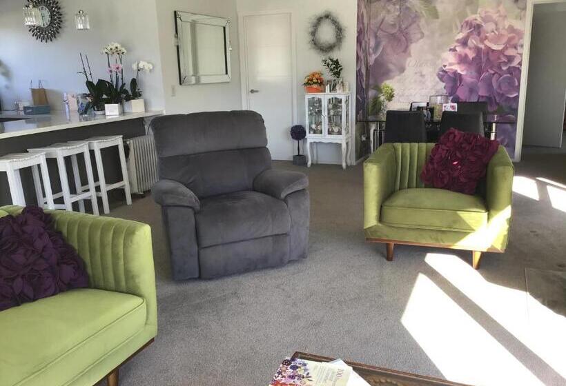 Bed and Breakfast Sabai Sabai 27