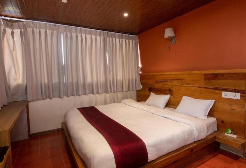 Everest Manla Resort