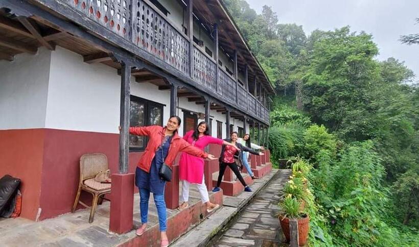 Everest Manla Resort