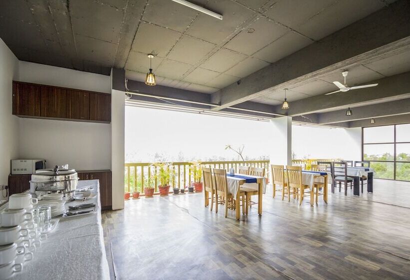 Fabhotel Iwe Studio Yelahanka