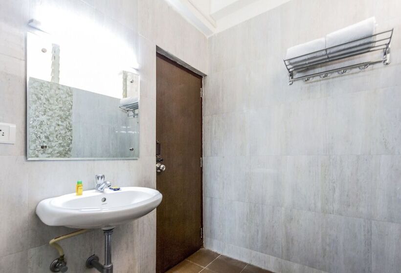 Fabhotel Iwe Studio Yelahanka