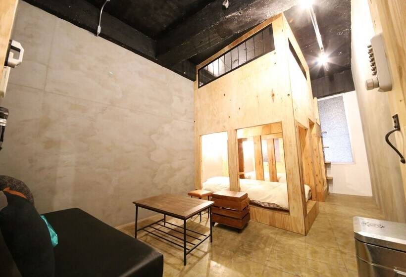 Hostel&gallerygisgood