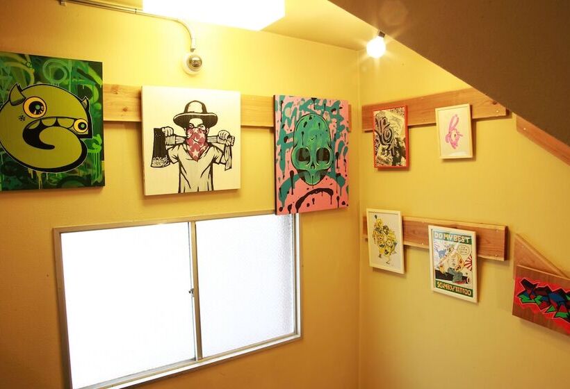 Hostel&gallerygisgood