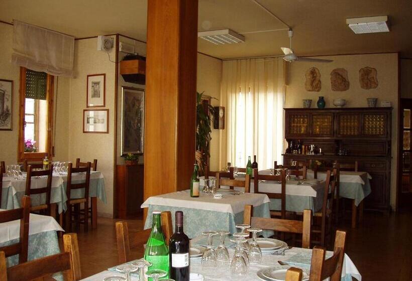 Отель Albergo Ristorante Taverna Dalla Lisina