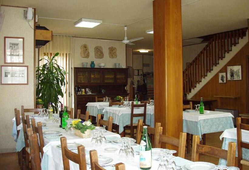 Отель Albergo Ristorante Taverna Dalla Lisina