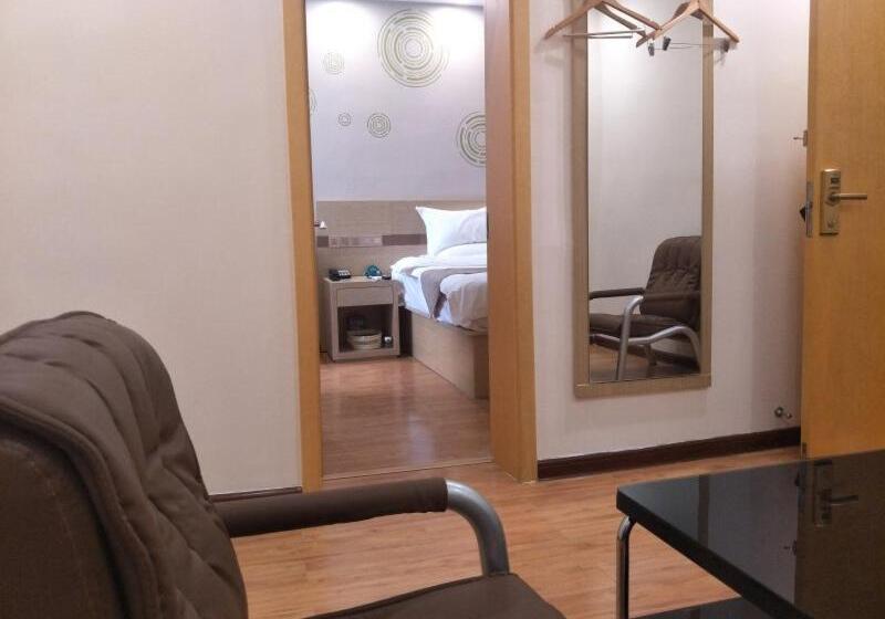 호텔 Greentree Inn Henan Shangqiu Liangyuan District Railway Station Express