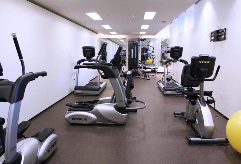 Отель The Richardson