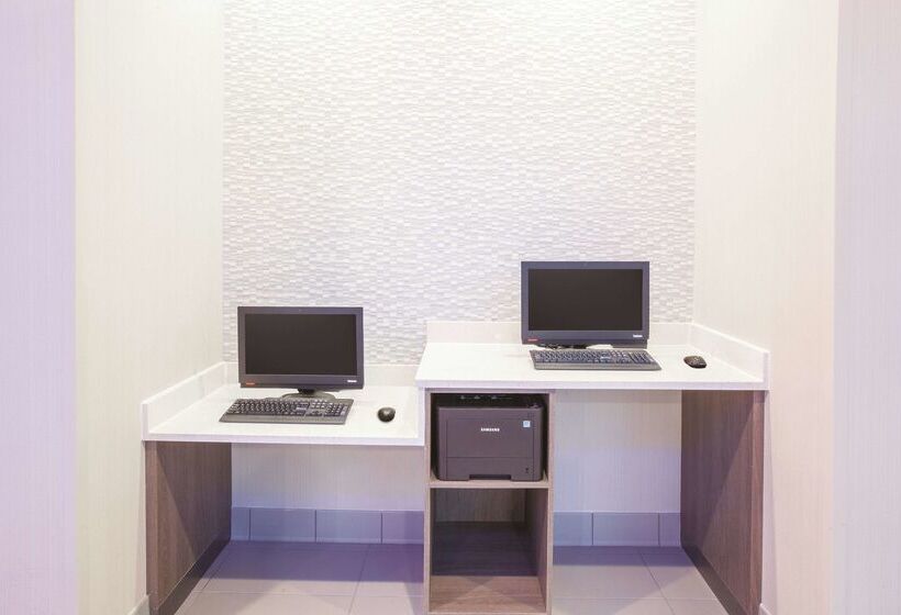 酒店 La Quinta By Wyndham San Marcos Outlet Mall