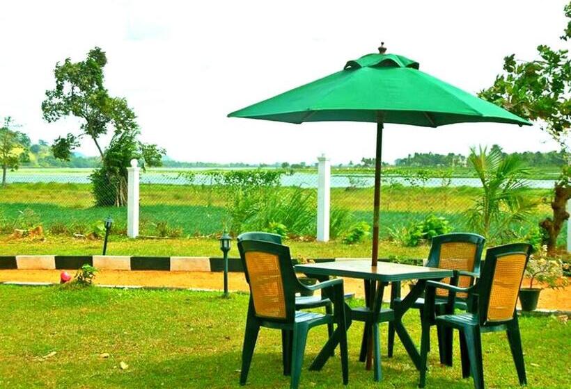 בית מלון כפרי Nilambara Lake View