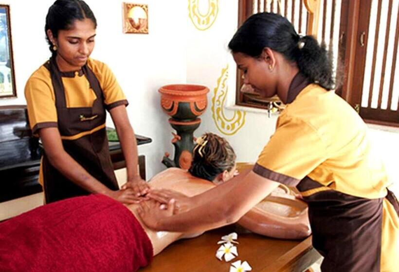 בית מלון כפרי Nilambara Lake View