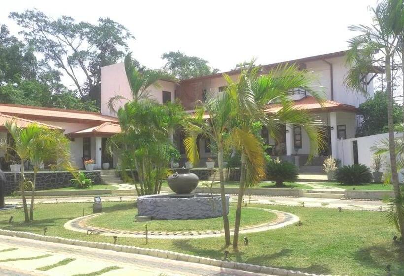 בית מלון כפרי Nilambara Lake View