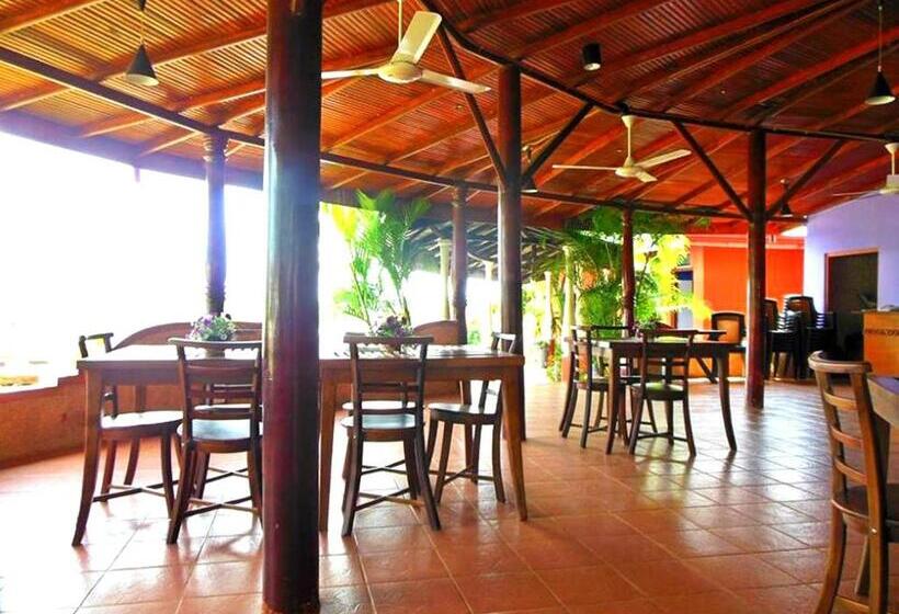 בית מלון כפרי Nilambara Lake View