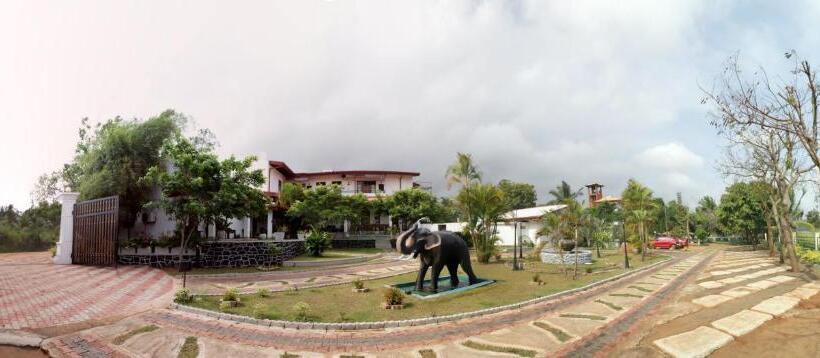 בית מלון כפרי Nilambara Lake View