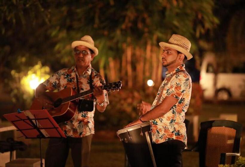 בית מלון כפרי Nilambara Lake View