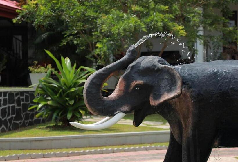 בית מלון כפרי Nilambara Lake View